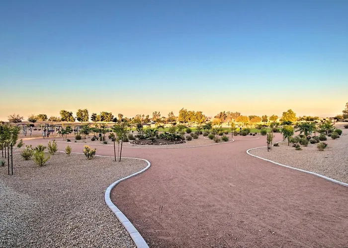 Backyard Oasis: Updated San Tan Valley Escape *