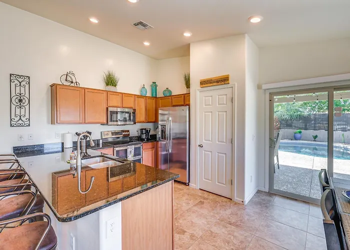 Backyard Oasis: Updated San Tan Valley Escape *