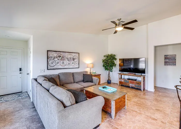 Backyard Oasis: Updated San Tan Valley Escape Holiday home