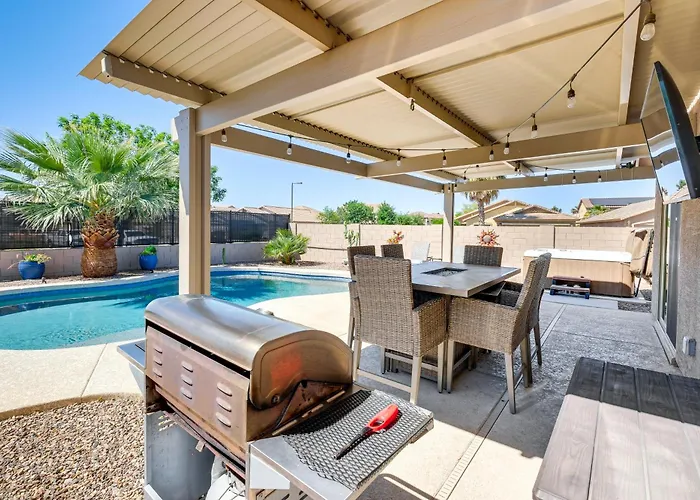 Backyard Oasis: Updated San Tan Valley Escape Holiday home *