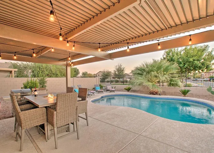 Backyard Oasis: Updated San Tan Valley Escape * Magma