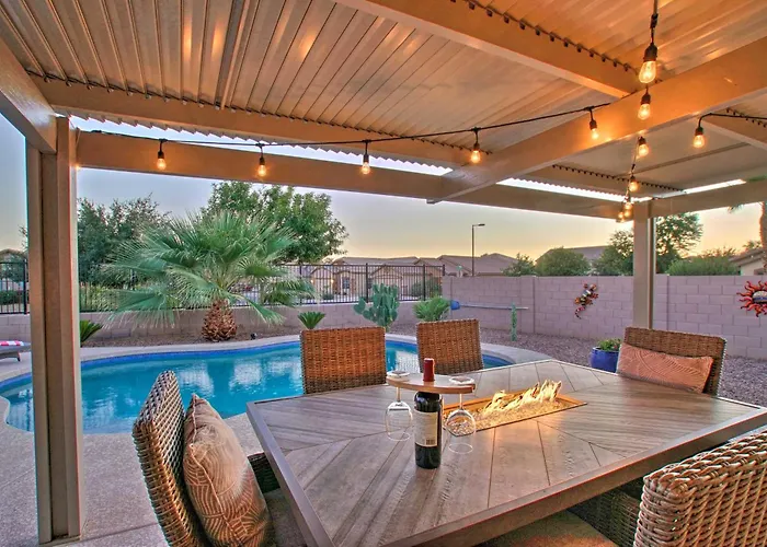 Backyard Oasis: Updated San Tan Valley Escape * Magma